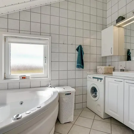Freek - 400m From The Sea By Interhome Lakolk